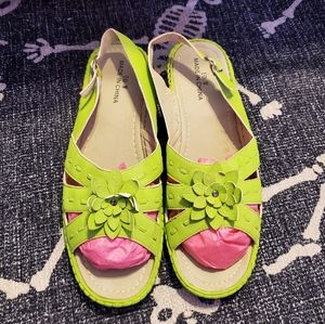 Womans Size 10W Green Sandals